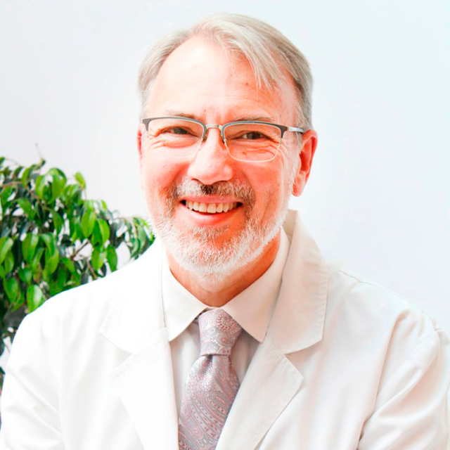 Dr. Carlos De Luca